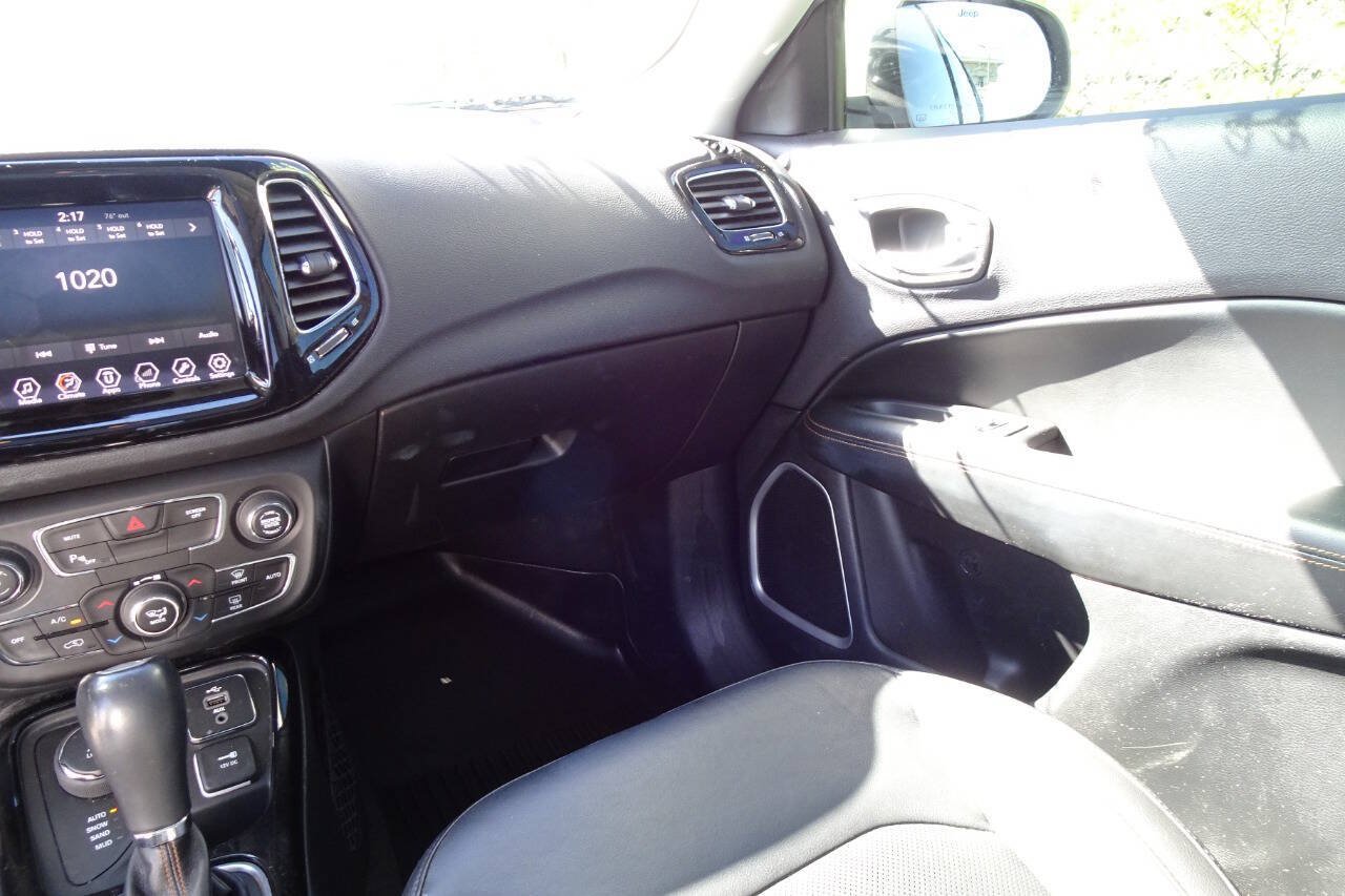 Used 2018 Jeep Compass Limited w/ Safe & Security Group AWD/4WD image 19