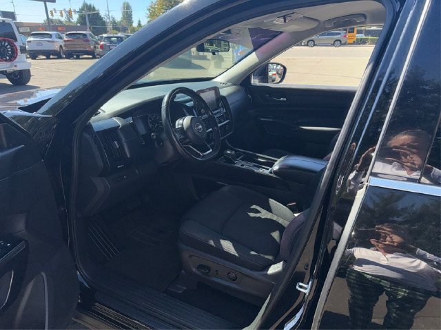 Used 2022 Nissan Pathfinder SV FWD image 9