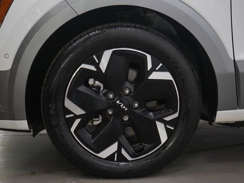 Used 2023 Kia Niro Wave image 28