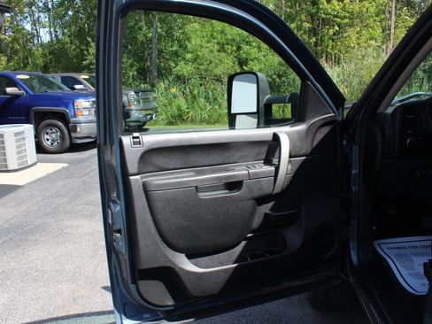 Used 2011 Chevrolet Silverado 2500 LT w/ Interior Plus Package AWD/4WD image 13