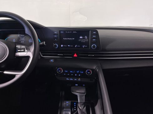 Certified 2025 Hyundai Elantra Blue FWD image 16