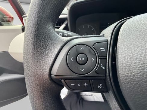 Used 2025 Toyota Corolla LE FWD image 18