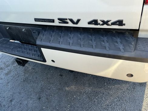 Used 2023 Nissan Titan SV w/ SV Convenience Package image 3