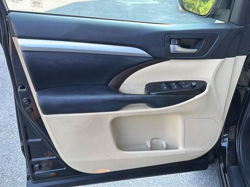 Used 2017 Toyota Highlander XLE FWD image 17
