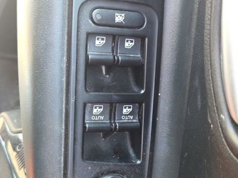 Used 2020 Jeep Renegade Altitude w/ UConnect 8.4 Nav Group FWD image 19