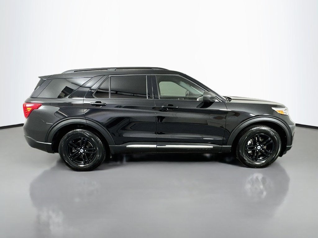 Used 2024 Ford Explorer XLT RWD image 4