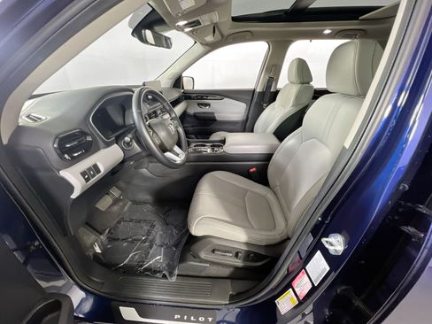 Used 2024 Honda Pilot Touring image 21