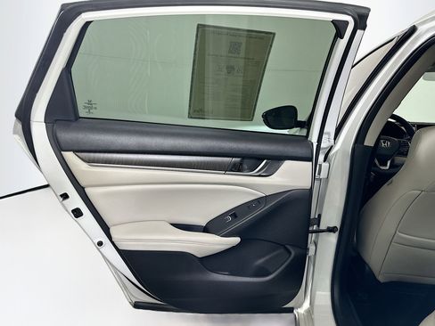 Used 2018 Honda Accord Touring image 27
