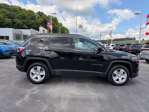 Used 2022 Jeep Compass Latitude w/ Convenience Group AWD/4WD image 3
