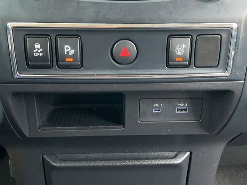 Used 2022 Nissan Titan SV image 20