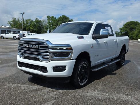 Used 2025 RAM 2500 Laramie AWD/4WD image 1
