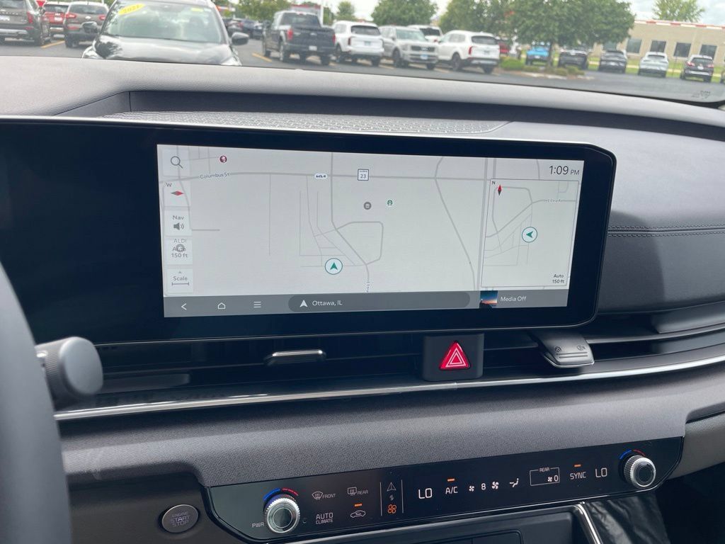 New 2027 Kia Carnival EX FWD image 20