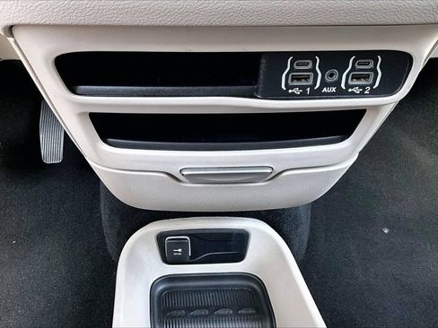 Certified 2023 Chrysler Pacifica Touring-L FWD image 16