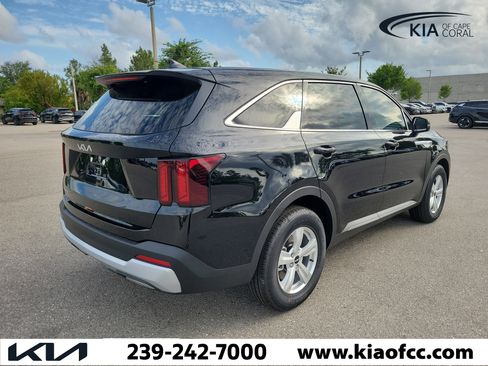 New 2026 Kia Sorento LX FWD image 9