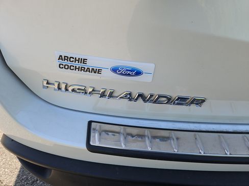 Used 2018 Toyota Highlander XLE AWD/4WD image 15