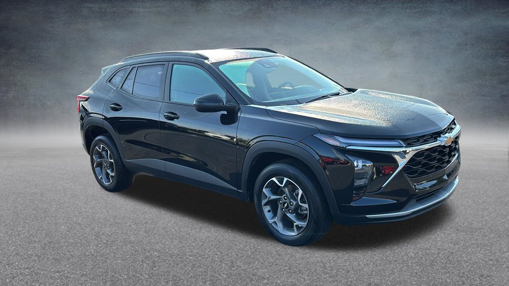 Used 2025 Chevrolet Trax LT FWD image 3