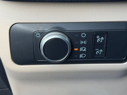 Used 2020 Ford Escape SE image 10