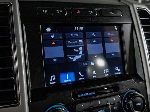 Used 2019 Ford F250 Lariat w/ Lariat Ultimate Package AWD/4WD image 28