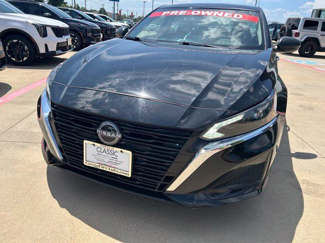 Used 2025 Nissan Altima 2.5 SV FWD image 3