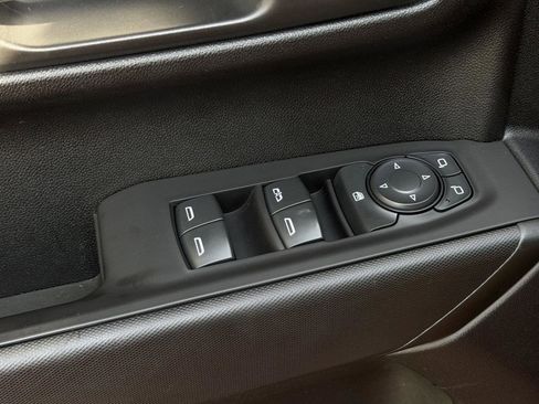 Used 2021 Chevrolet Silverado 1500 Custom image 32