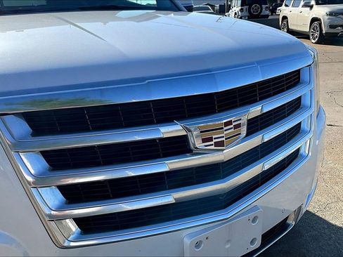 Used 2019 Cadillac Escalade Luxury AWD/4WD image 38