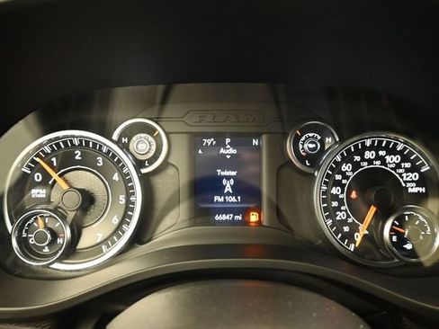 Used 2022 RAM 1500 Big Horn AWD/4WD image 5