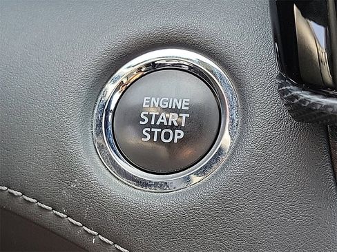 Used 2023 Toyota Highlander XSE image 12