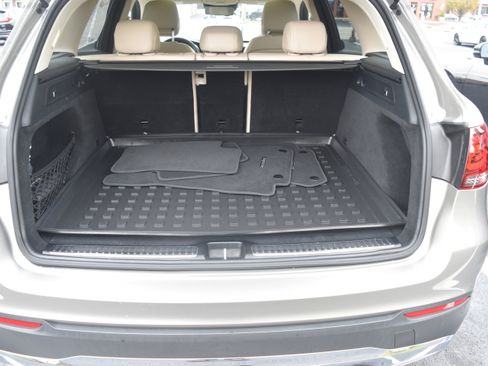 Used 2021 Mercedes-Benz GLC 300 4MATIC image 10