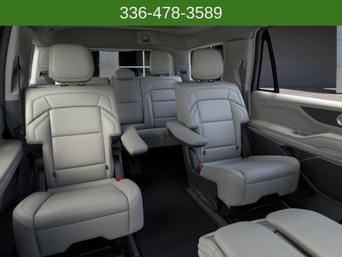 New 2026 Lincoln Navigator Premiere AWD/4WD image 11