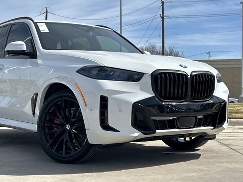 New 2026 BMW X5 xDrive40i w/ M Sport Package image 3