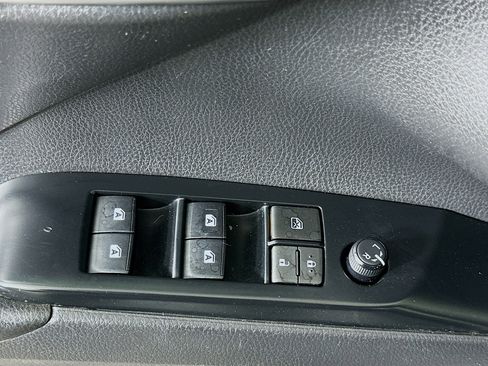 Used 2019 Toyota Camry SE FWD image 15