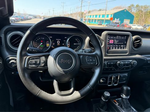 Used 2023 Jeep Wrangler Unlimited w/ Cold Weather Group AWD/4WD image 16