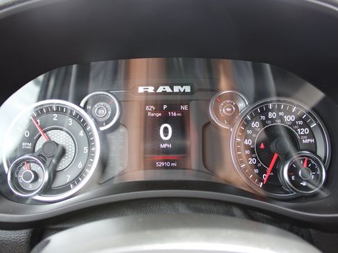 Used 2024 RAM 2500 Tradesman w/ Chrome Appearance Group AWD/4WD image 28
