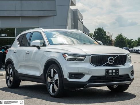Used 2021 Volvo XC40 T5 Momentum w/ Premium Package AWD/4WD image 1