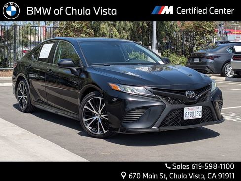 Used 2020 Toyota Camry SE FWD image 1