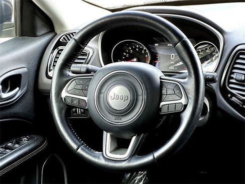 Used 2019 Jeep Compass Limited image 29