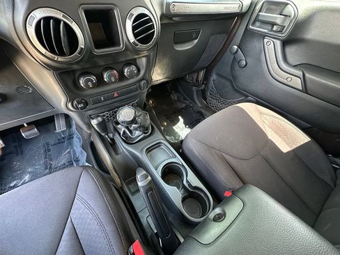 Used 2013 Jeep Wrangler Sport AWD/4WD image 27