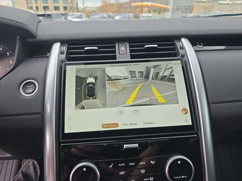 Certified 2025 Land Rover Discovery S image 29