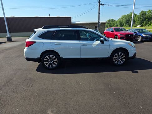 Used 2016 Subaru Outback 2.5i Limited AWD/4WD image 2