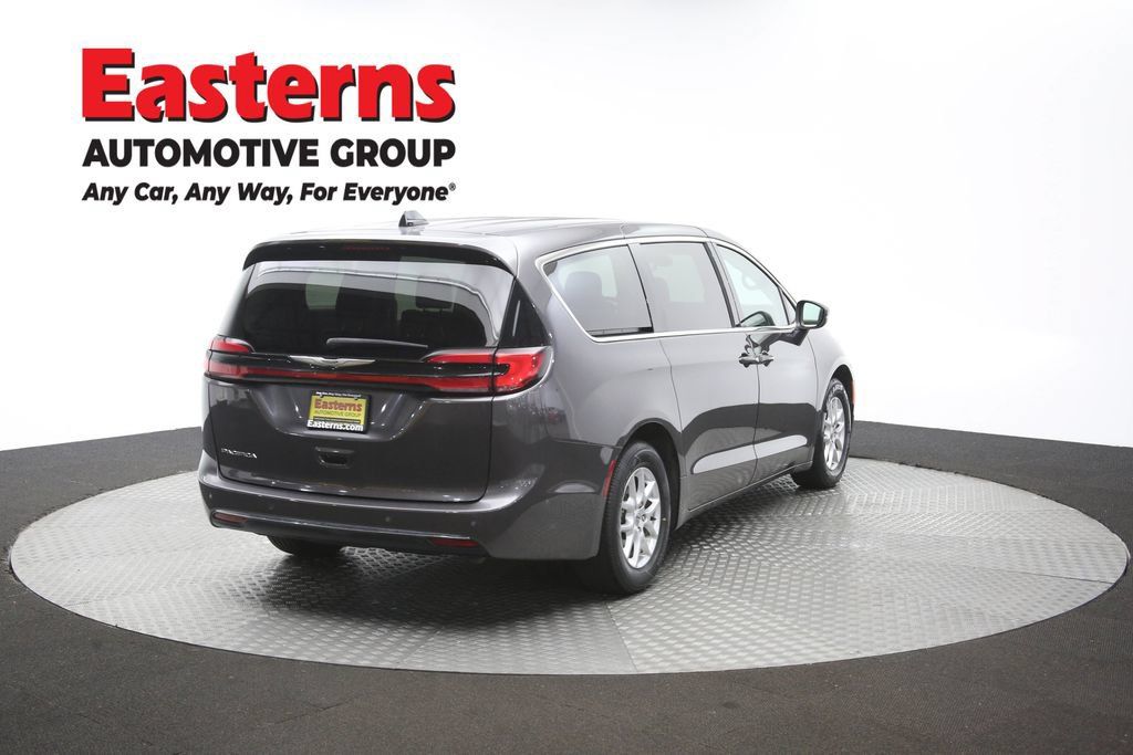 Used 2023 Chrysler Pacifica Touring-L FWD image 43