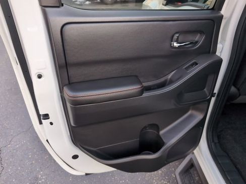 Certified 2025 Nissan Frontier PRO-4X image 11