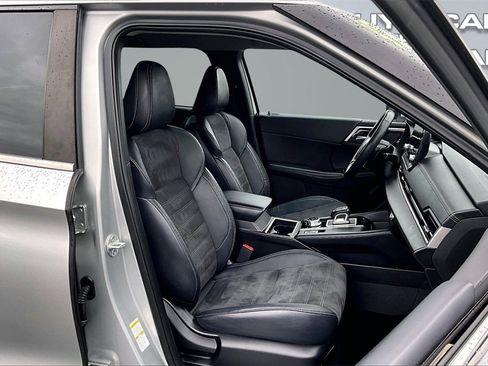 Used 2023 Mitsubishi Outlander SE image 7