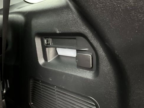 Used 2022 Ford Explorer XLT AWD/4WD image 29