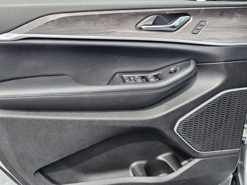 New 2026 Jeep Grand Cherokee L Limited RWD image 15