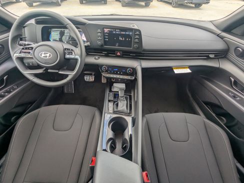 Used 2026 Hyundai Elantra SEL Sport FWD image 16