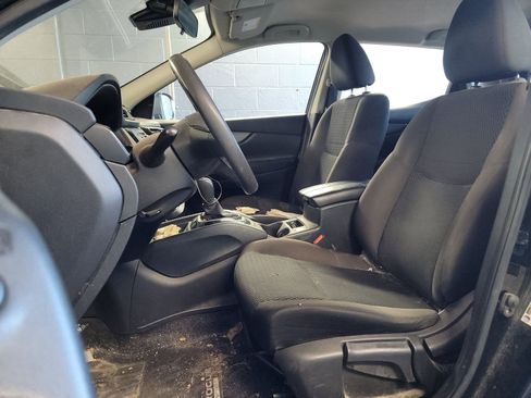 Used 2021 Nissan Rogue Sport S image 11