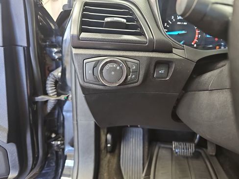 Used 2018 Ford Fusion SE w/ Equipment Group 201A image 24