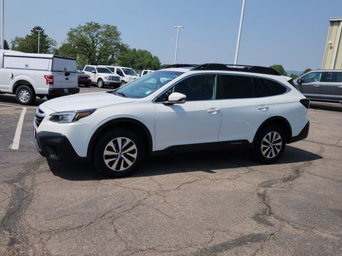 Used 2021 Subaru Outback Premium AWD/4WD image 3