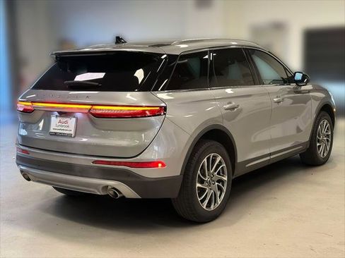 Used 2022 Lincoln Corsair Standard w/ Equipment Group 101A image 4