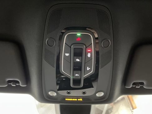 Used 2022 Audi Q5 e Prestige w/ Prestige Package image 27